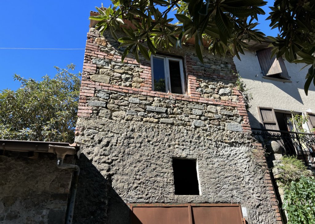 Vendita Case nel borgo Filattiera - Rustico in sasso Località Centro