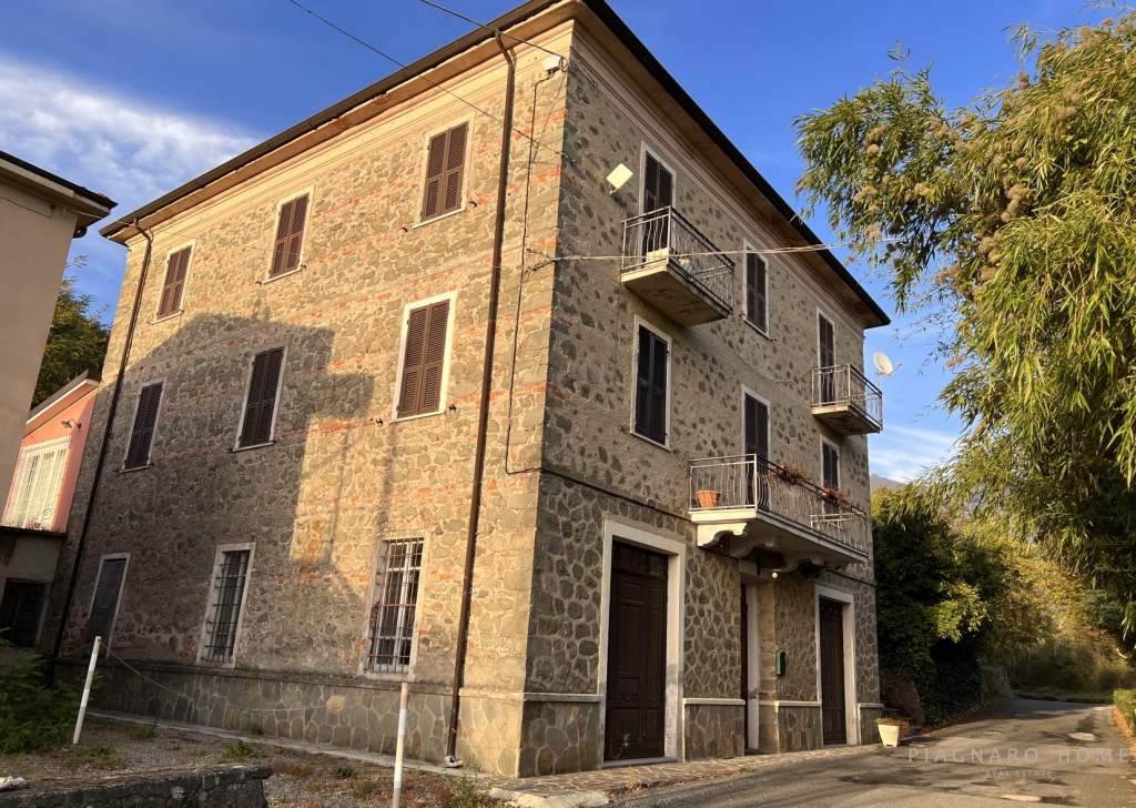 Appartamenti in vendita  200 m², Filattiera, località Caprio
