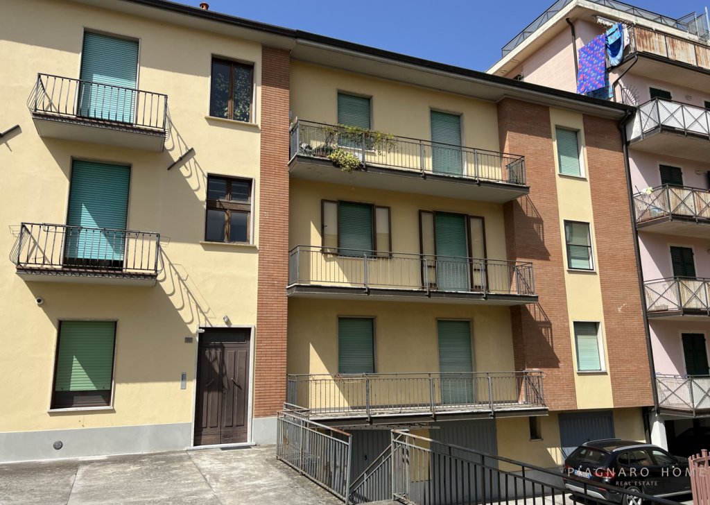 Vendita Appartamenti Pontremoli - Appartamento con balconi Località Verdeno