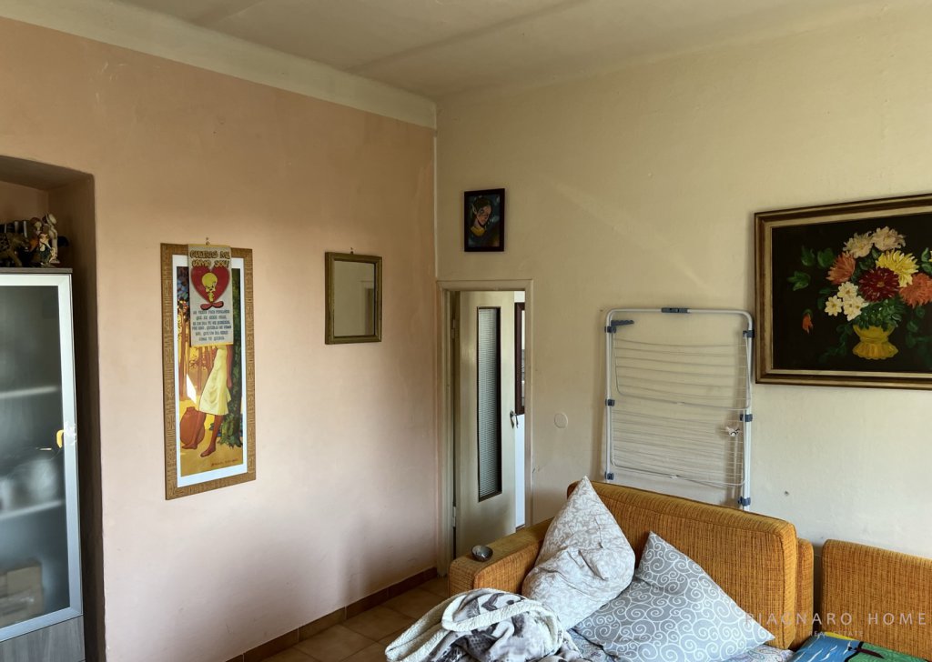 Vendita Appartamenti Mulazzo - Appartamento con cantina Località Groppoli