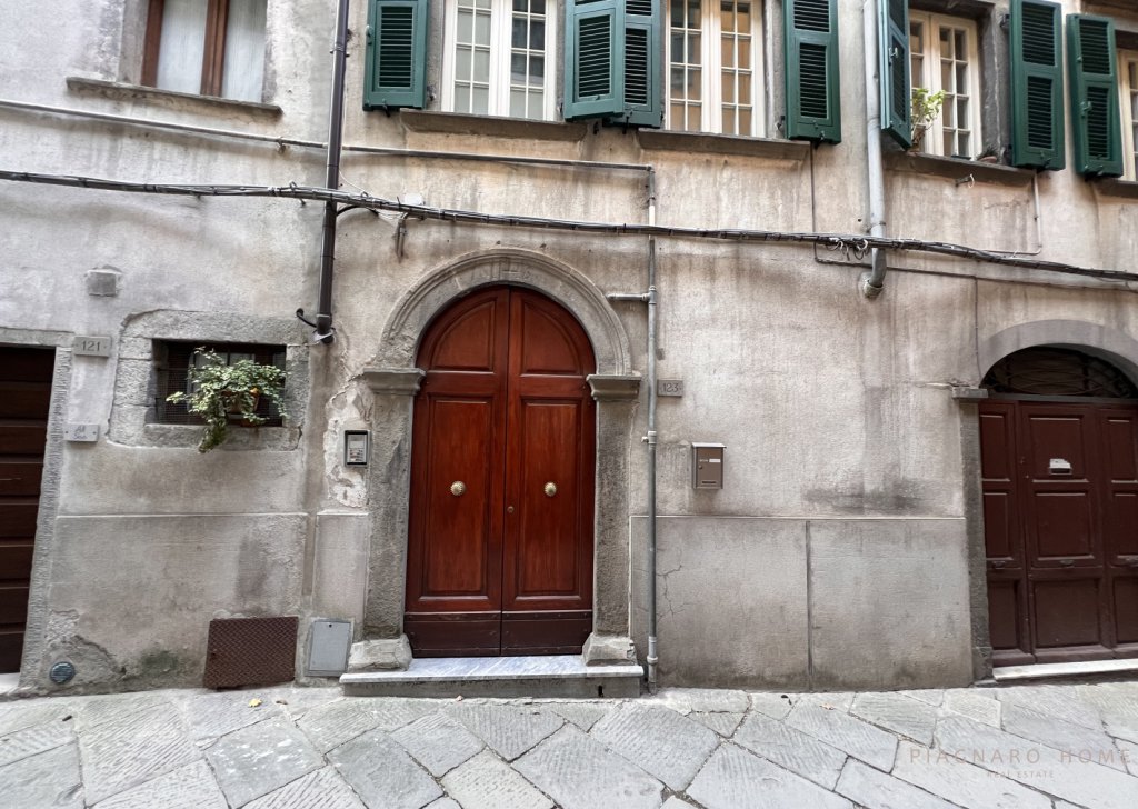 Appartamenti quadrilocale in vendita  via Giuseppe Garibaldi 123, Pontremoli, località Centro storico
