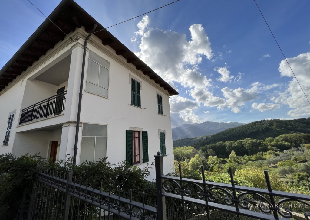 Case Indipendenti in vendita  180 m² buono stato, Pontremoli, località Arzengio