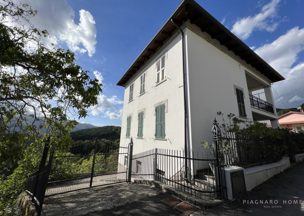 Case Indipendenti in vendita  180 m² buono stato, Pontremoli, località Arzengio