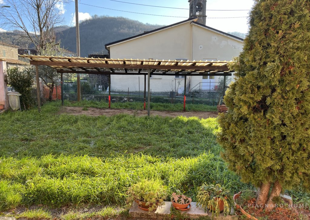 Vendita Case Indipendenti Filattiera - Casa indipendente con giardino Località Caprio