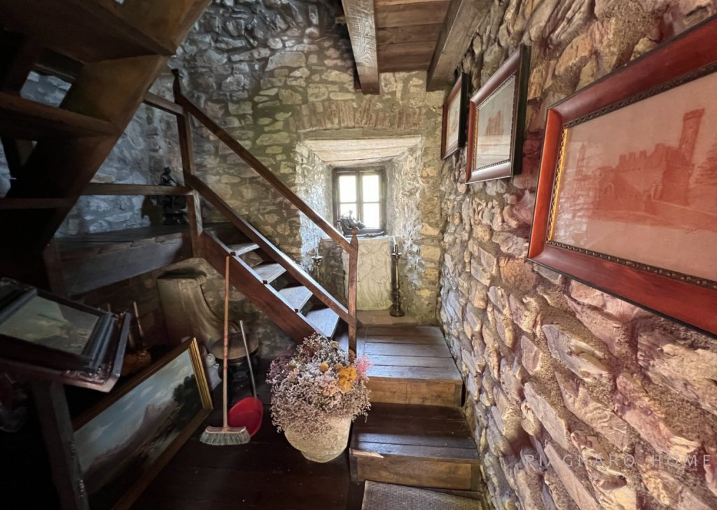 Vendita Case nel borgo Bagnone - La Casa Torre Località Castiglione del Terziere