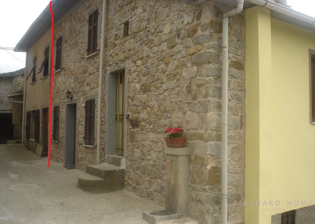 Case nel borgo quadrilocale in vendita  125 m², Zeri, località Chioso di Rossano
