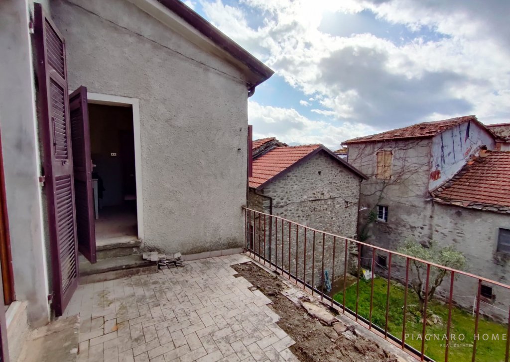 Case nel borgo quadrilocale in vendita  100 m², Filattiera, località Caprio