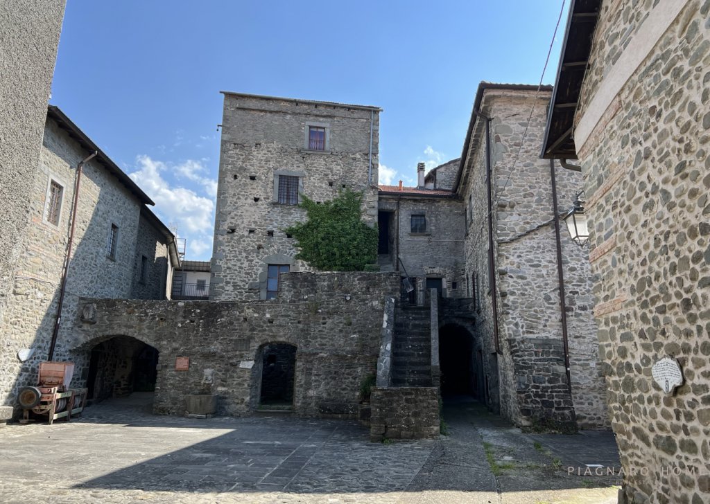 Vendita Case nel borgo Filattiera - Rustico in sasso nel borgo storico Località Ponticello