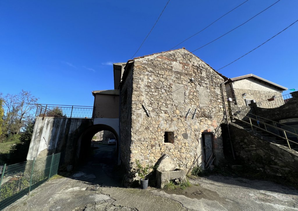 Vendita Case nel borgo Mulazzo - Casa nel borgo Località Foce di Castevoli