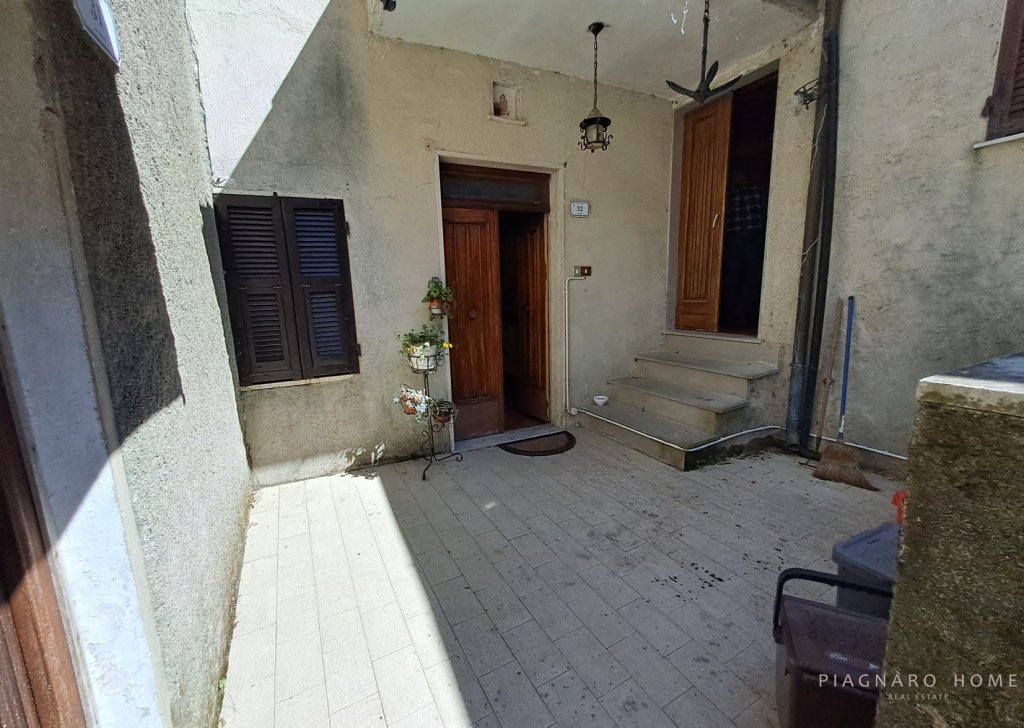Vendita Case nel borgo Tresana - Bifamigliare nel borgo Località groppo