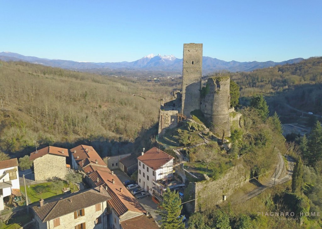 Vendita Case nel borgo Tresana - Casa con vista castello Località Tresana