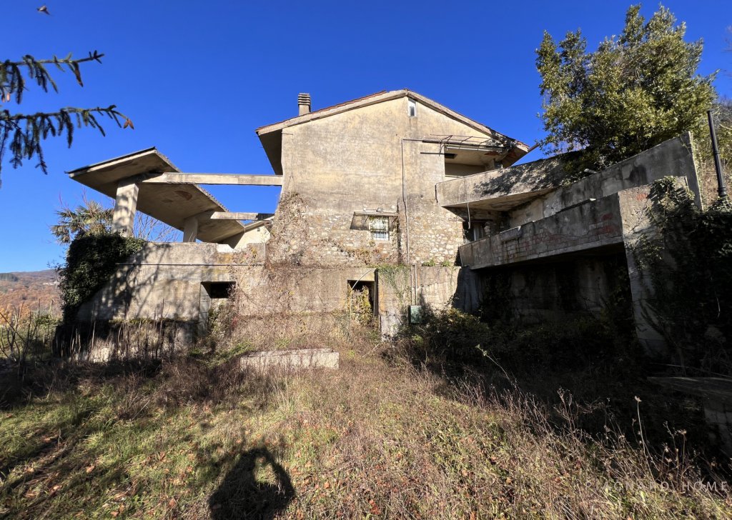 Rustici e Casali in vendita  570 m², Bagnone