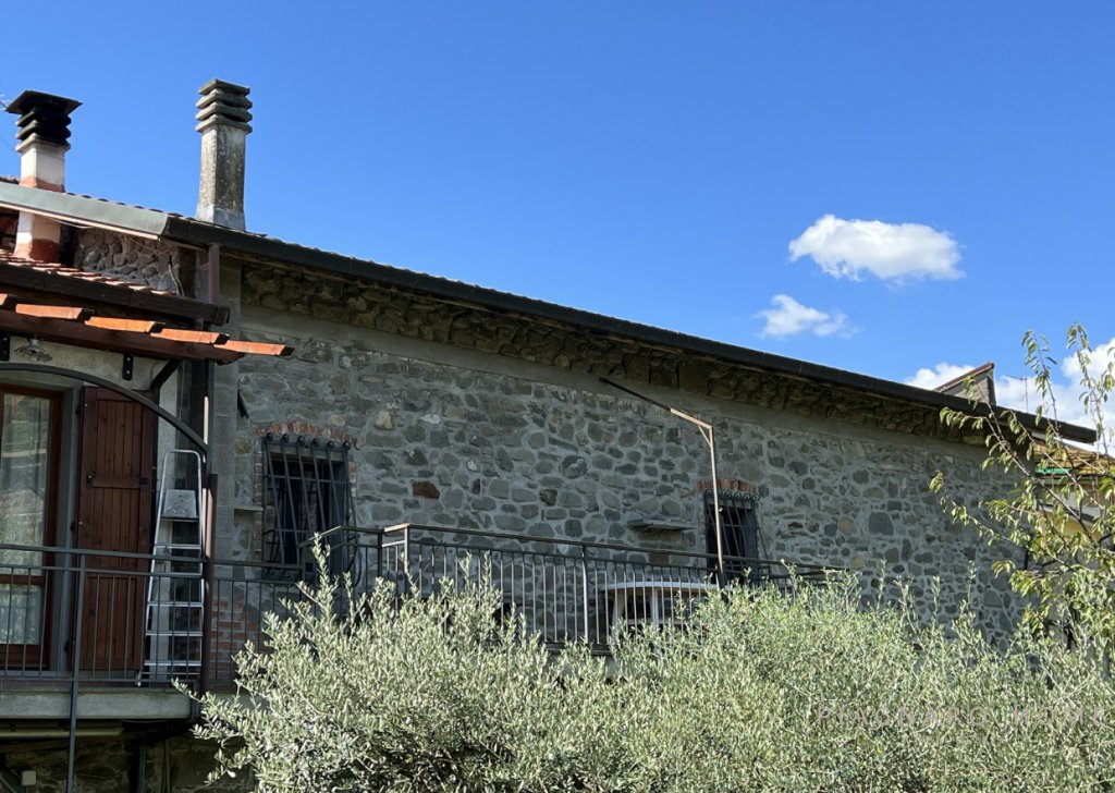 Vendita Rustici e Casali Filattiera - Casale con terreno Località Migliarina