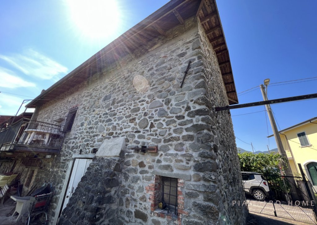 Rustici e Casali in vendita  160 m², Filattiera, località Migliarina