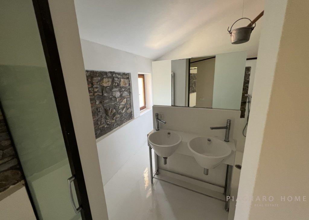 Rustici e Casali in vendita  300 m², Aulla, località Canova