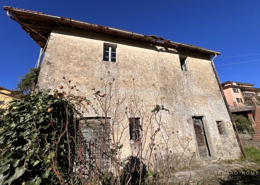 Rustici e Casali in vendita  174 m², Pontremoli, località Verdeno